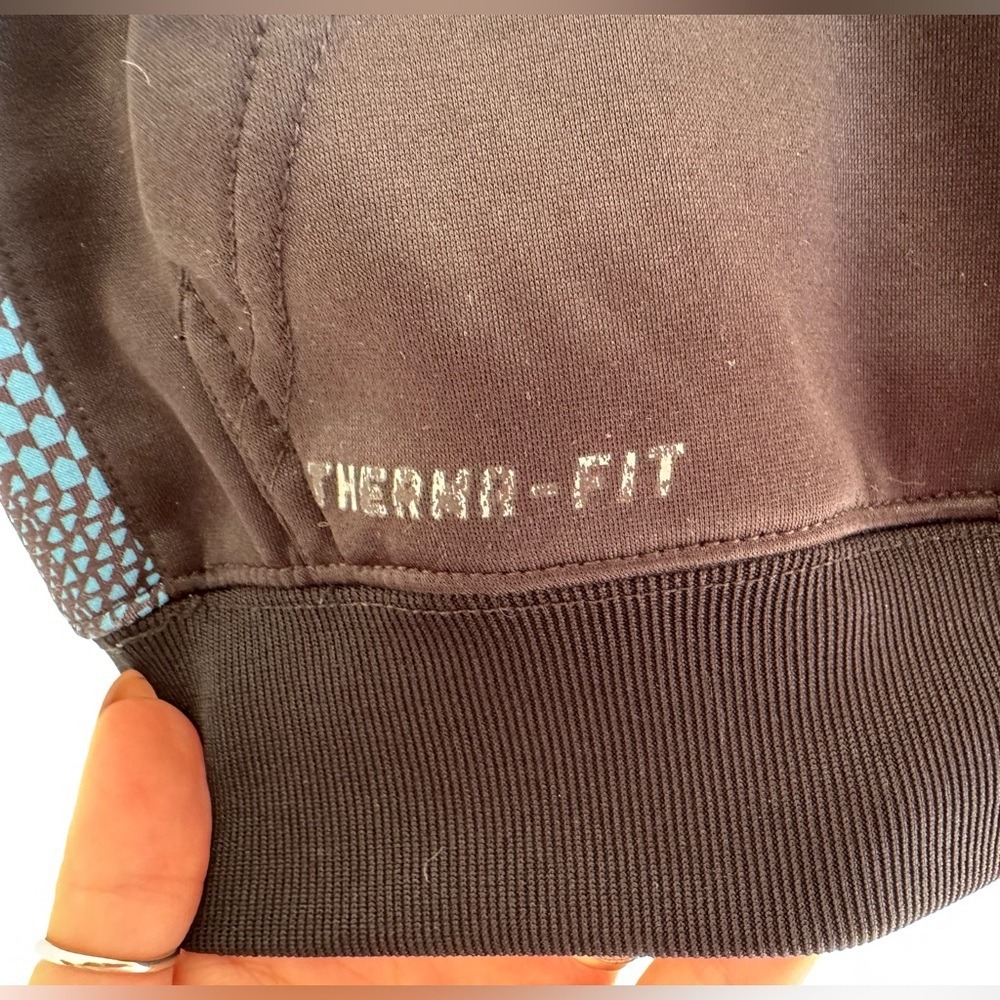 Kids Nike Therma Fit Black Blue Swoosh Hoodie Sweatshirt Size 6 - Picture 5 of 5